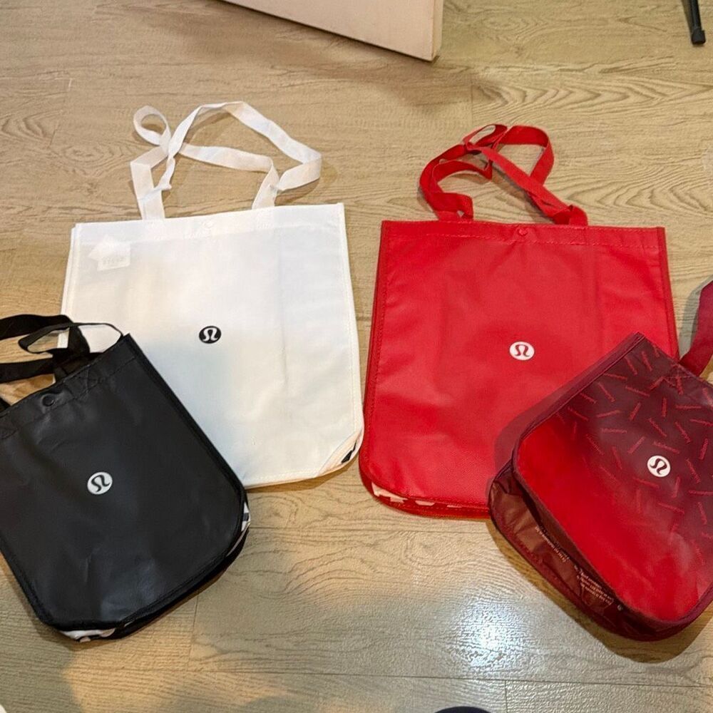 Lululemon reusable shopping bag set of (4) red and white set and black and white
